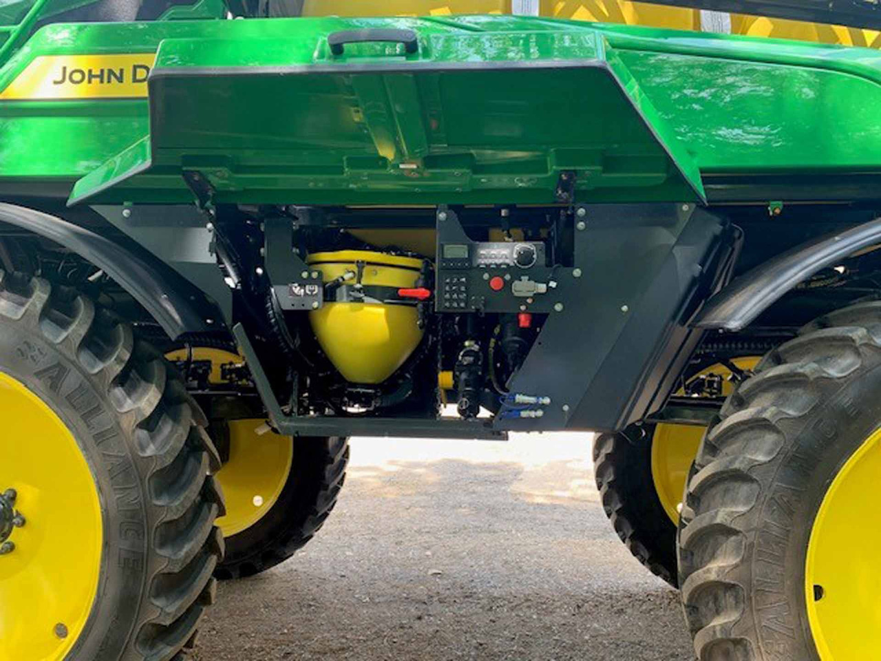 John Deere 340M - Sprayer: picture 2 John Deere 340M - Sprayer: picture 2