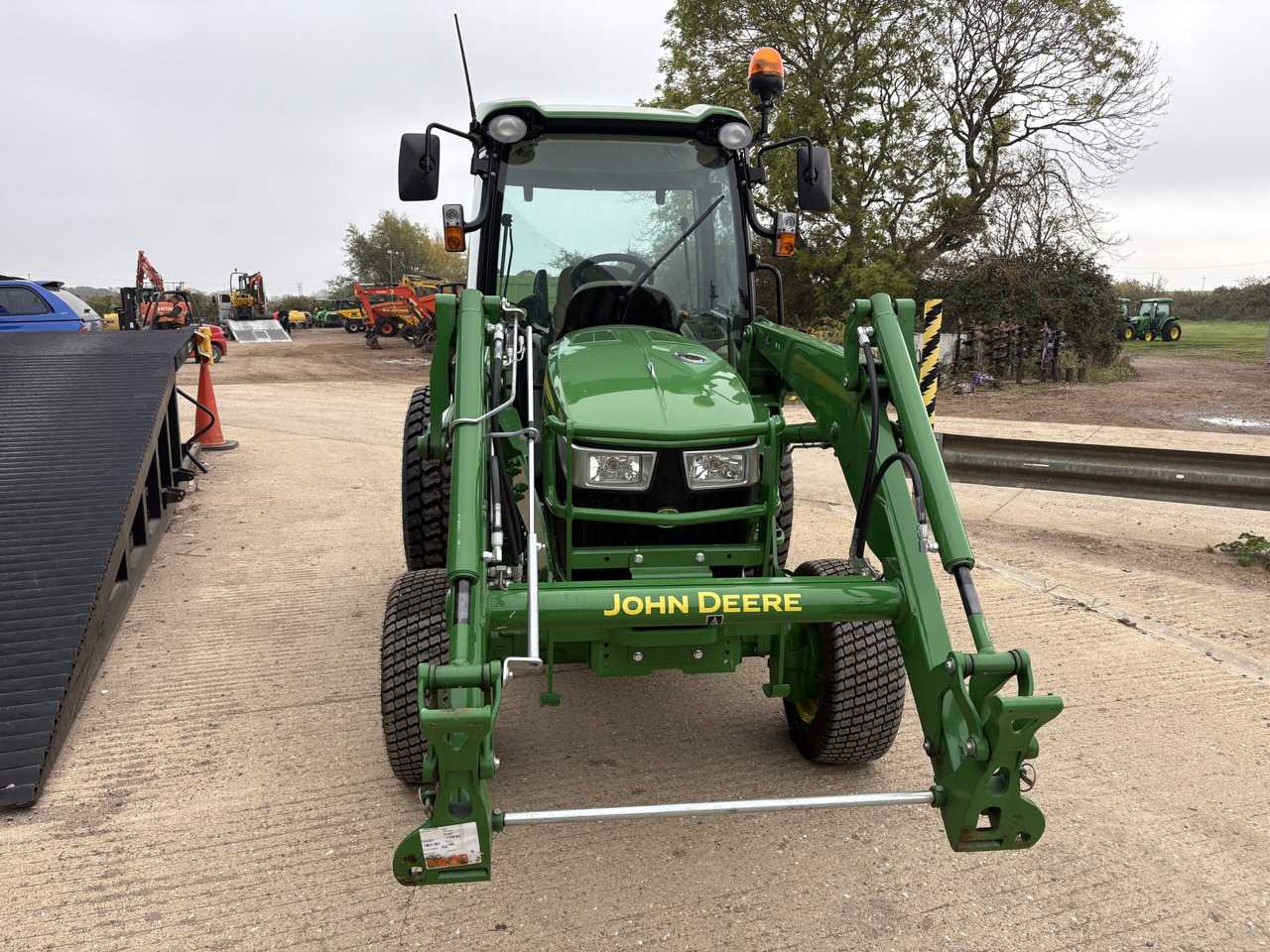 John Deere 4066 Compact Tractor with 440R loader - Compact tractor: picture 2 John Deere 4066 Compact Tractor with 440R loader - Compact tractor: picture 2
