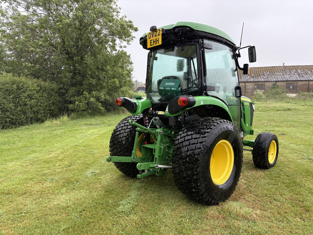 John Deere 4066R Compact Tractor - Compact tractor: picture 4 John Deere 4066R Compact Tractor - Compact tractor: picture 4