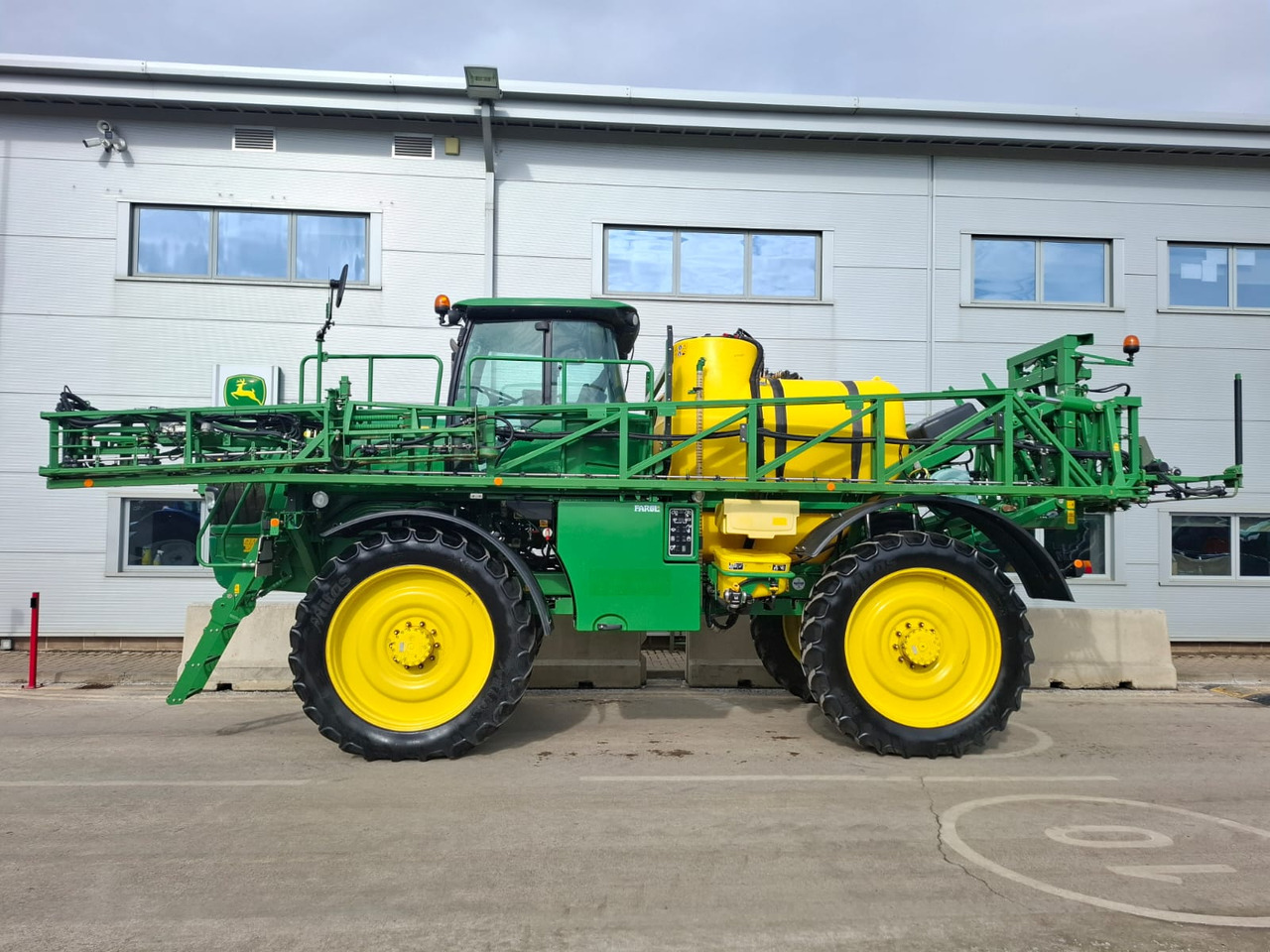 John Deere 5430 - Sprayer: picture 2 John Deere 5430 - Sprayer: picture 2