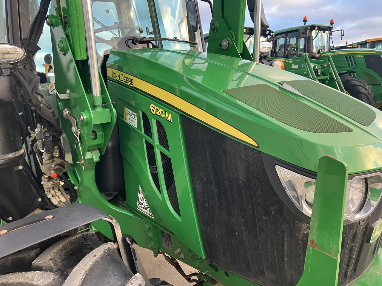 Farm tractor John Deere 6120M: picture 10