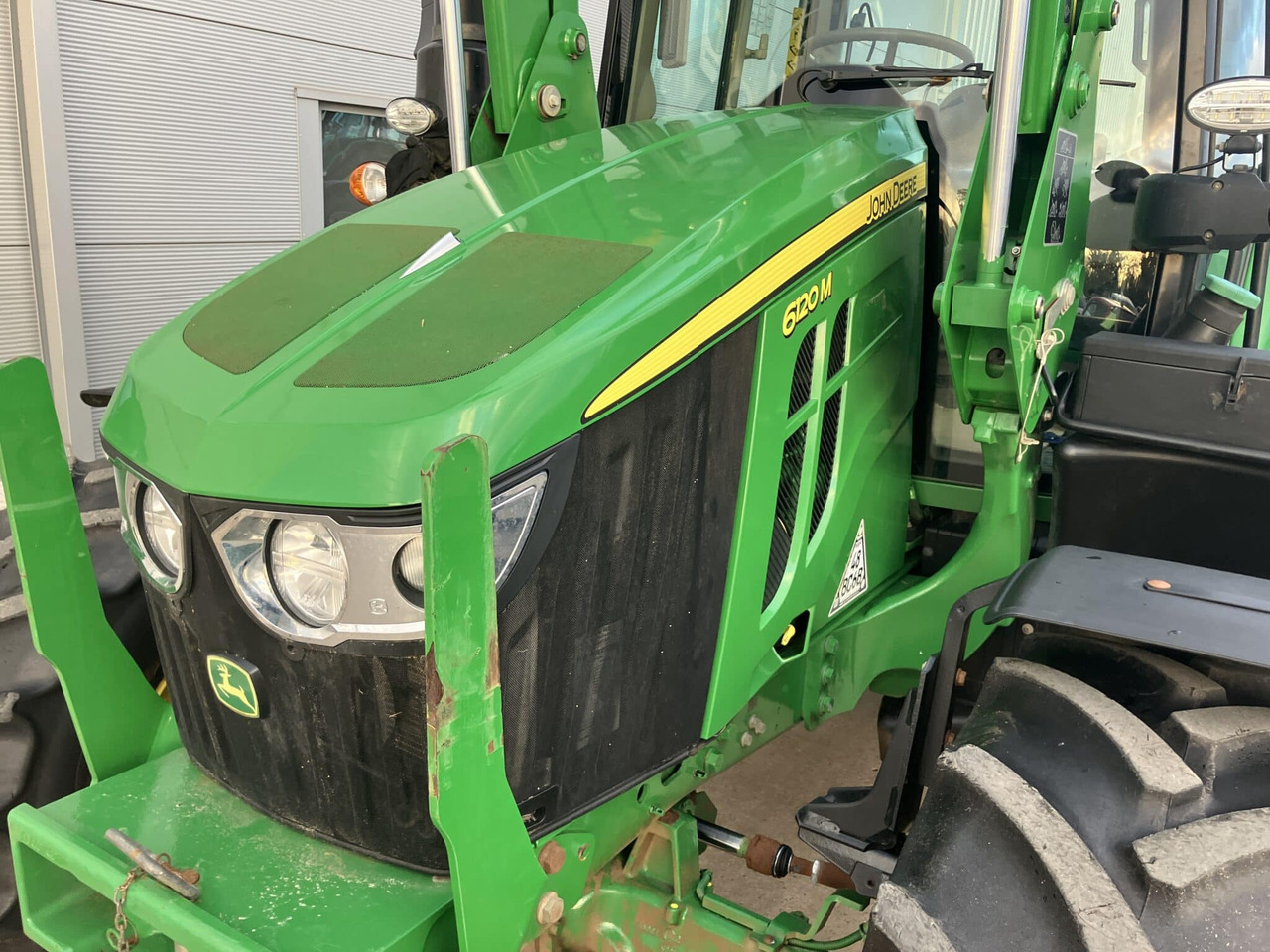Farm tractor John Deere 6120M: picture 9