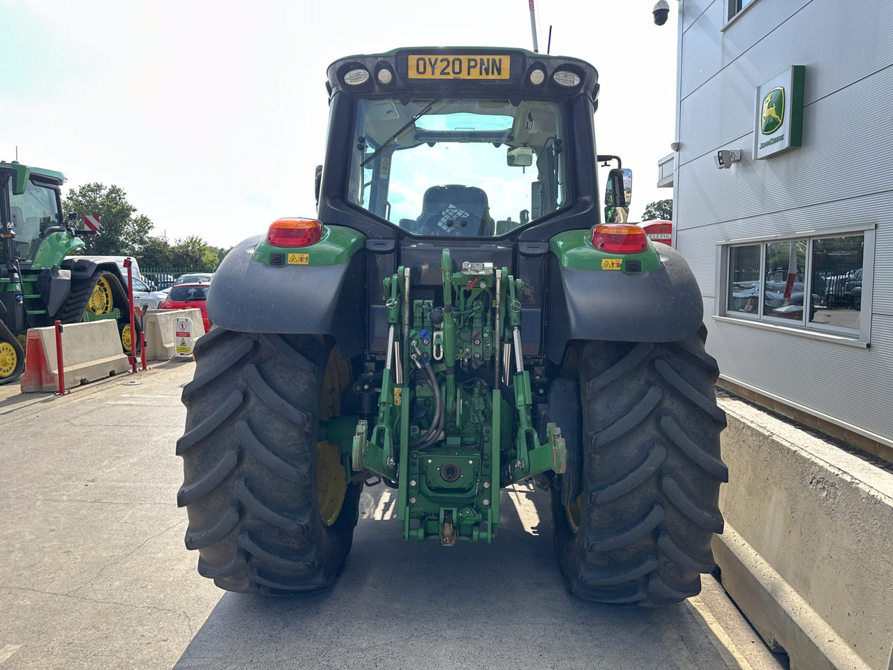John Deere 6120M - Farm tractor: picture 4 John Deere 6120M - Farm tractor: picture 4