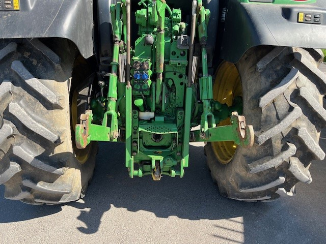 John Deere 6130R - Farm tractor: picture 5 John Deere 6130R - Farm tractor: picture 5
