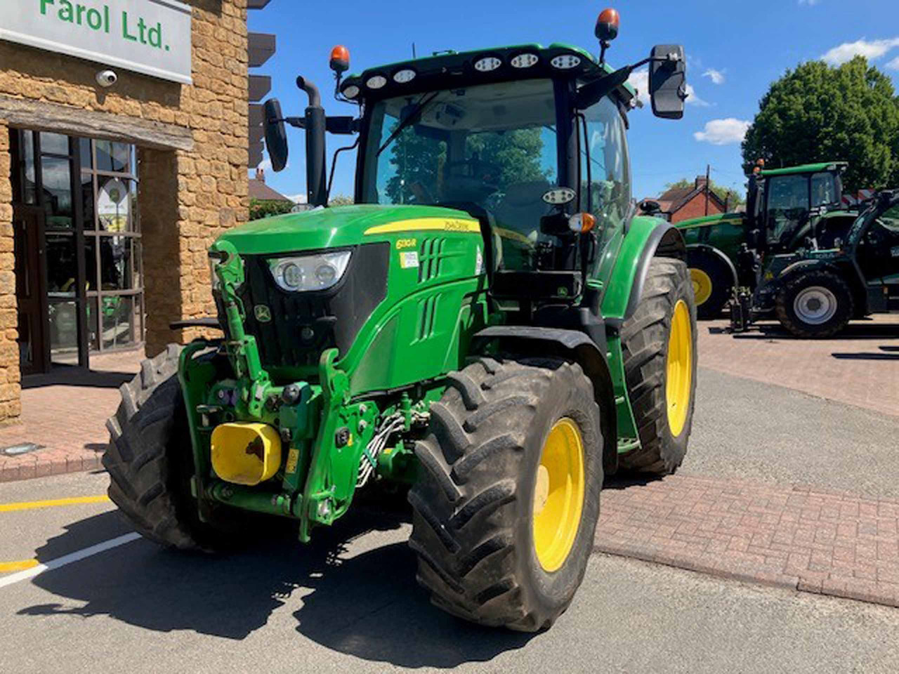 John Deere 6130R - Farm tractor: picture 3 John Deere 6130R - Farm tractor: picture 3