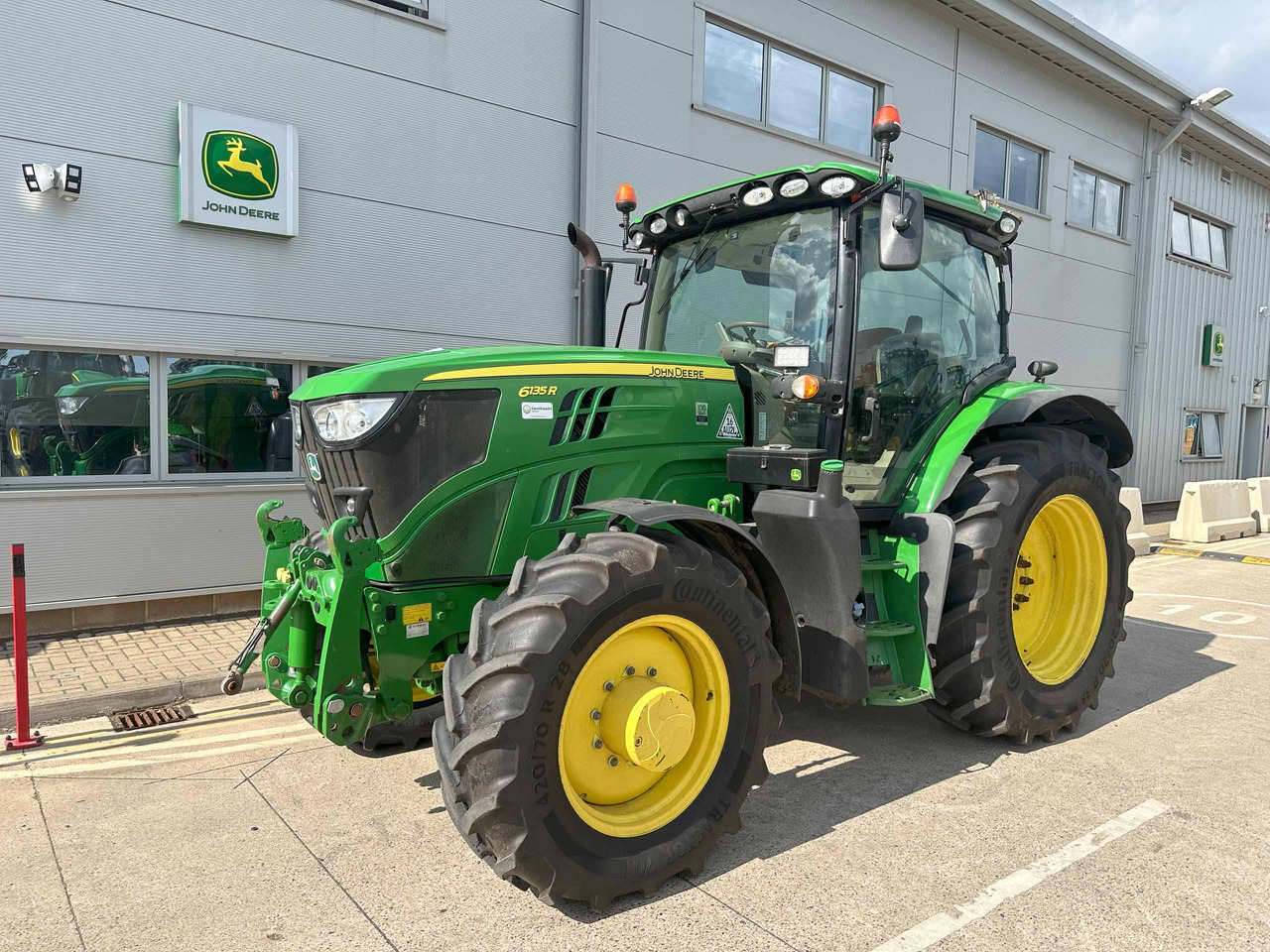 John Deere 6135R - Farm tractor: picture 1 John Deere 6135R - Farm tractor: picture 1