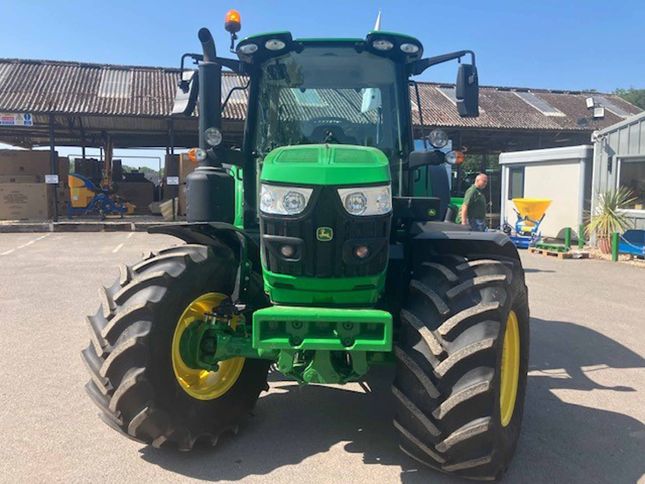 John Deere 6140M - Farm tractor: picture 4 John Deere 6140M - Farm tractor: picture 4