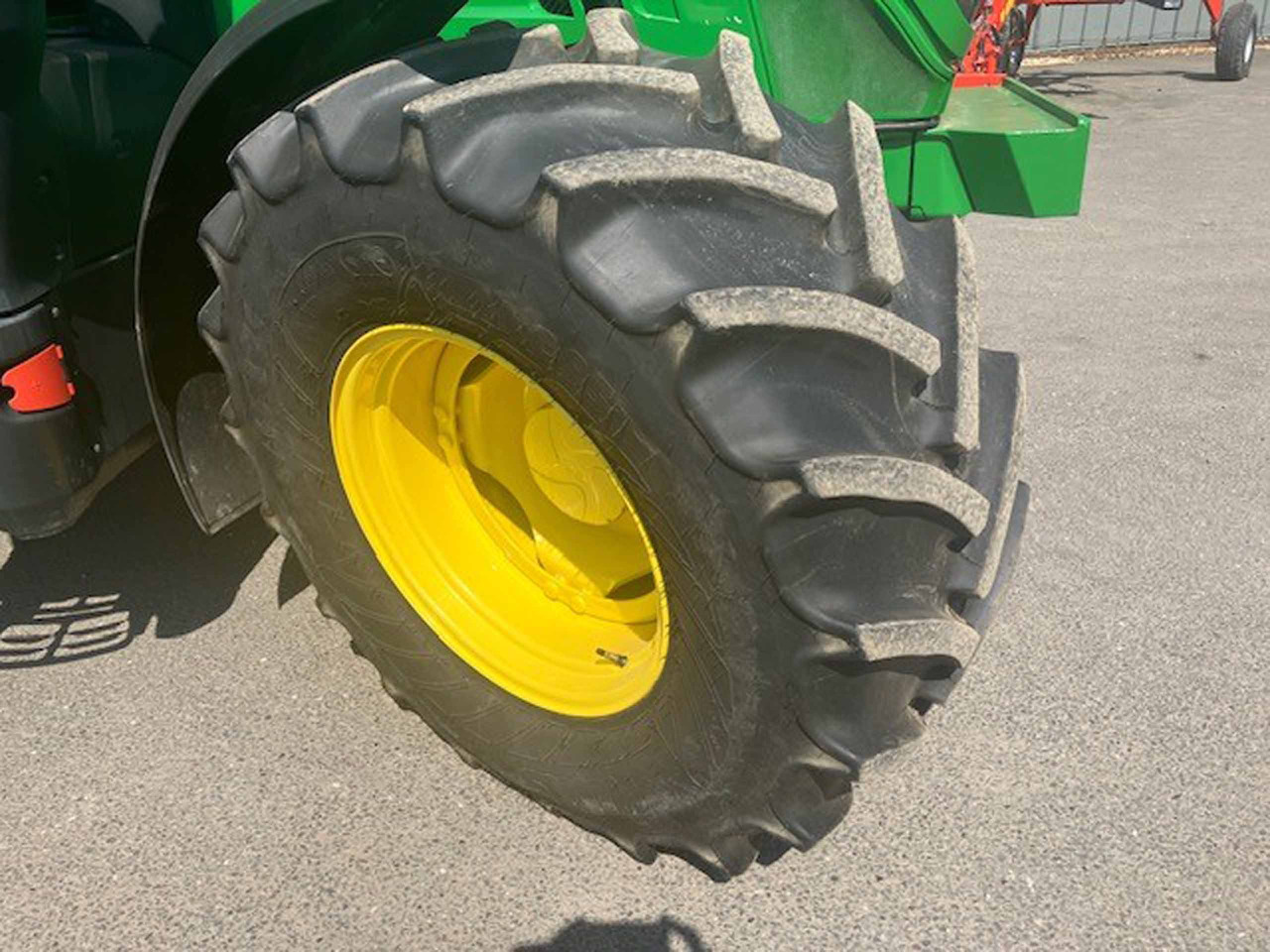 John Deere 6140M - Farm tractor: picture 2 John Deere 6140M - Farm tractor: picture 2