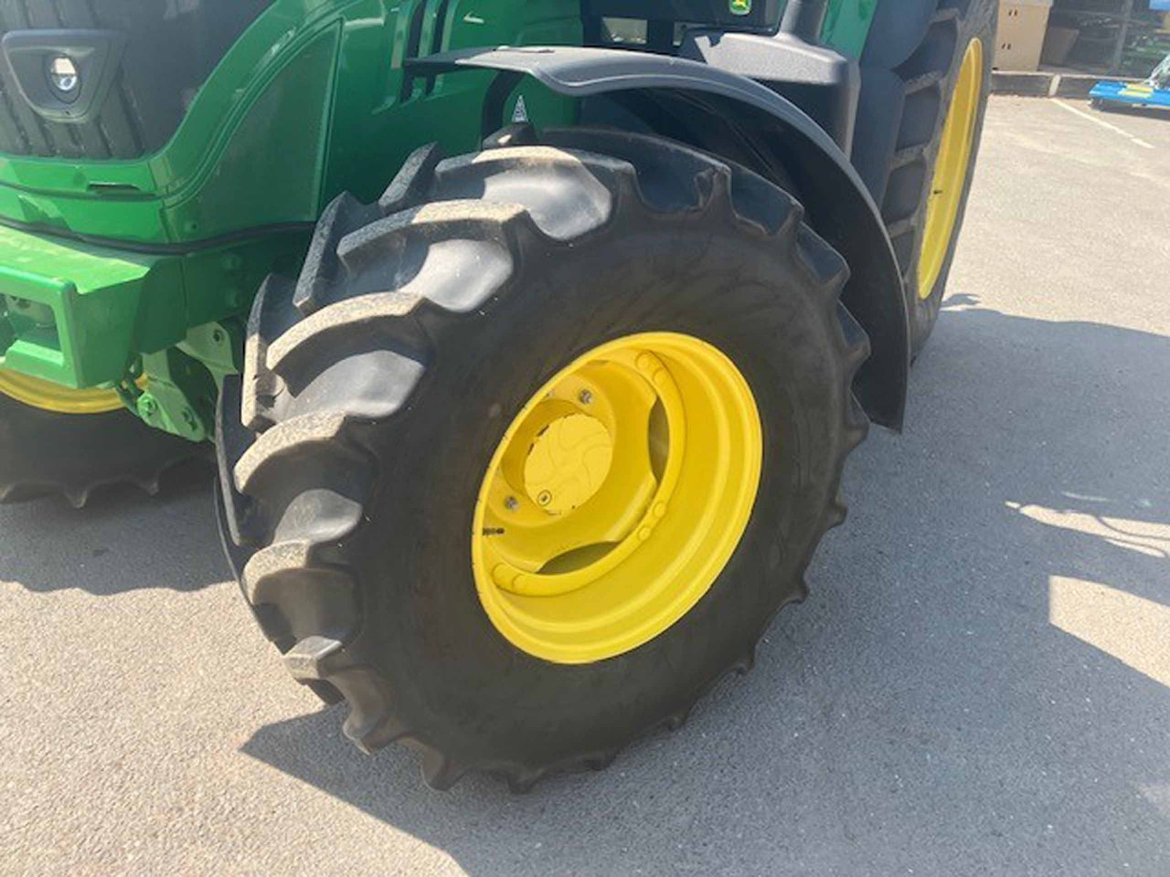 John Deere 6140M - Farm tractor: picture 5 John Deere 6140M - Farm tractor: picture 5