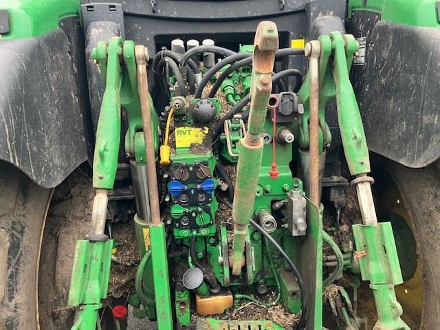 John Deere 6145R - Farm tractor: picture 5 John Deere 6145R - Farm tractor: picture 5