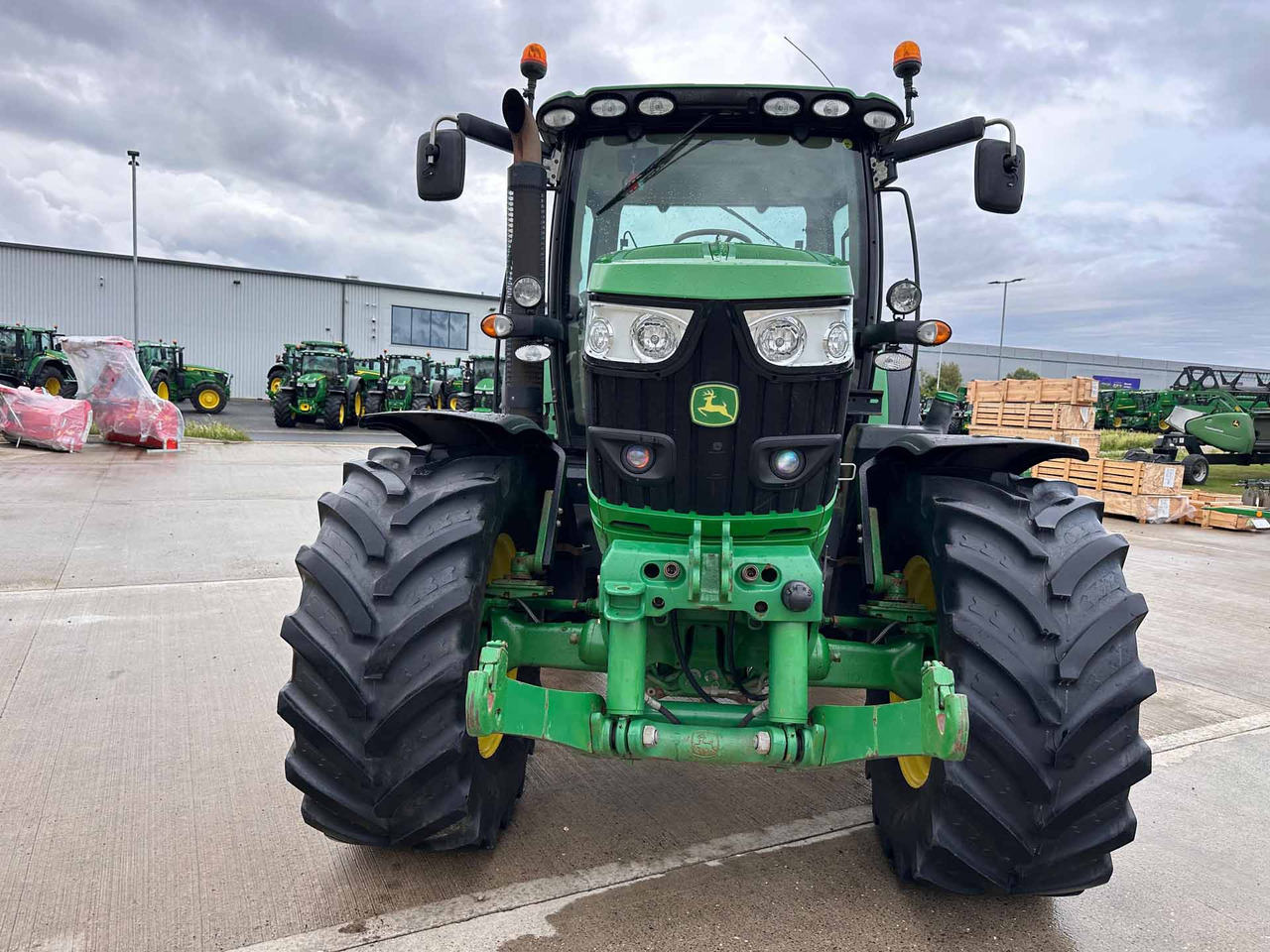 John Deere 6150R - Farm tractor: picture 3 John Deere 6150R - Farm tractor: picture 3