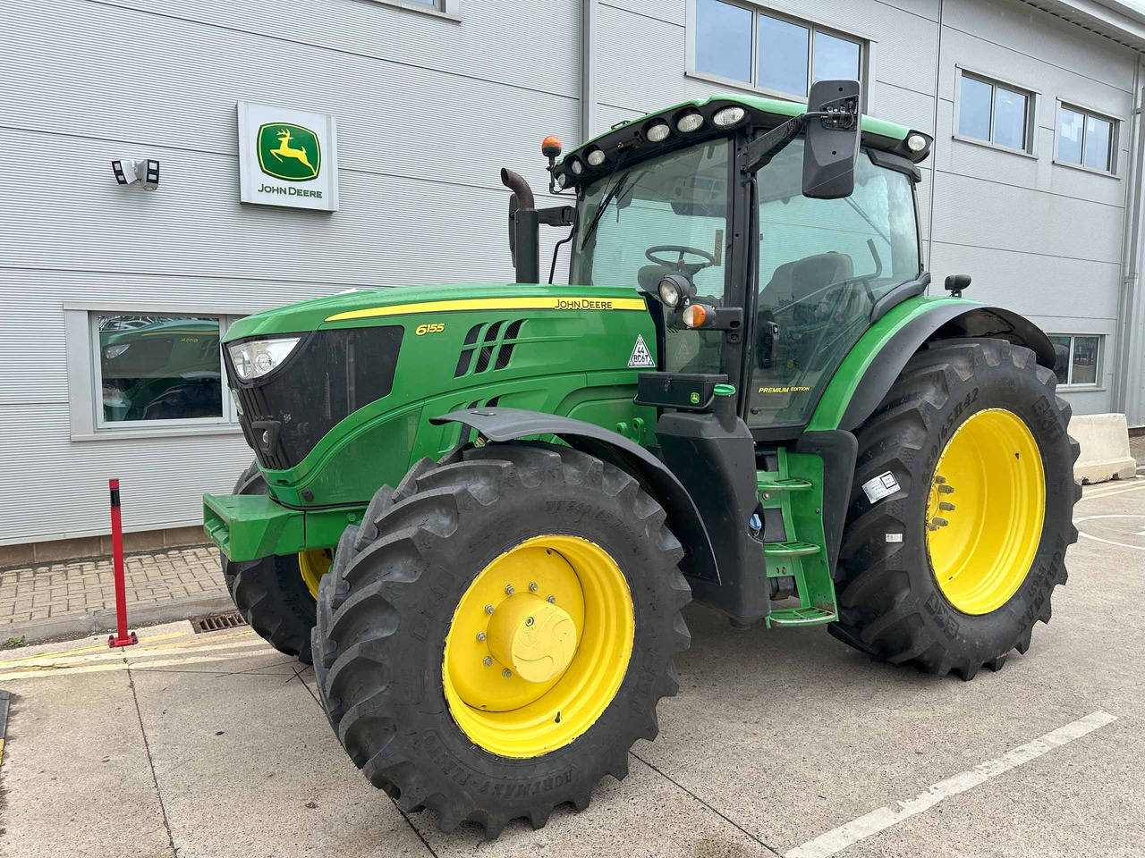 John Deere 6155R - Farm tractor: picture 1 John Deere 6155R - Farm tractor: picture 1