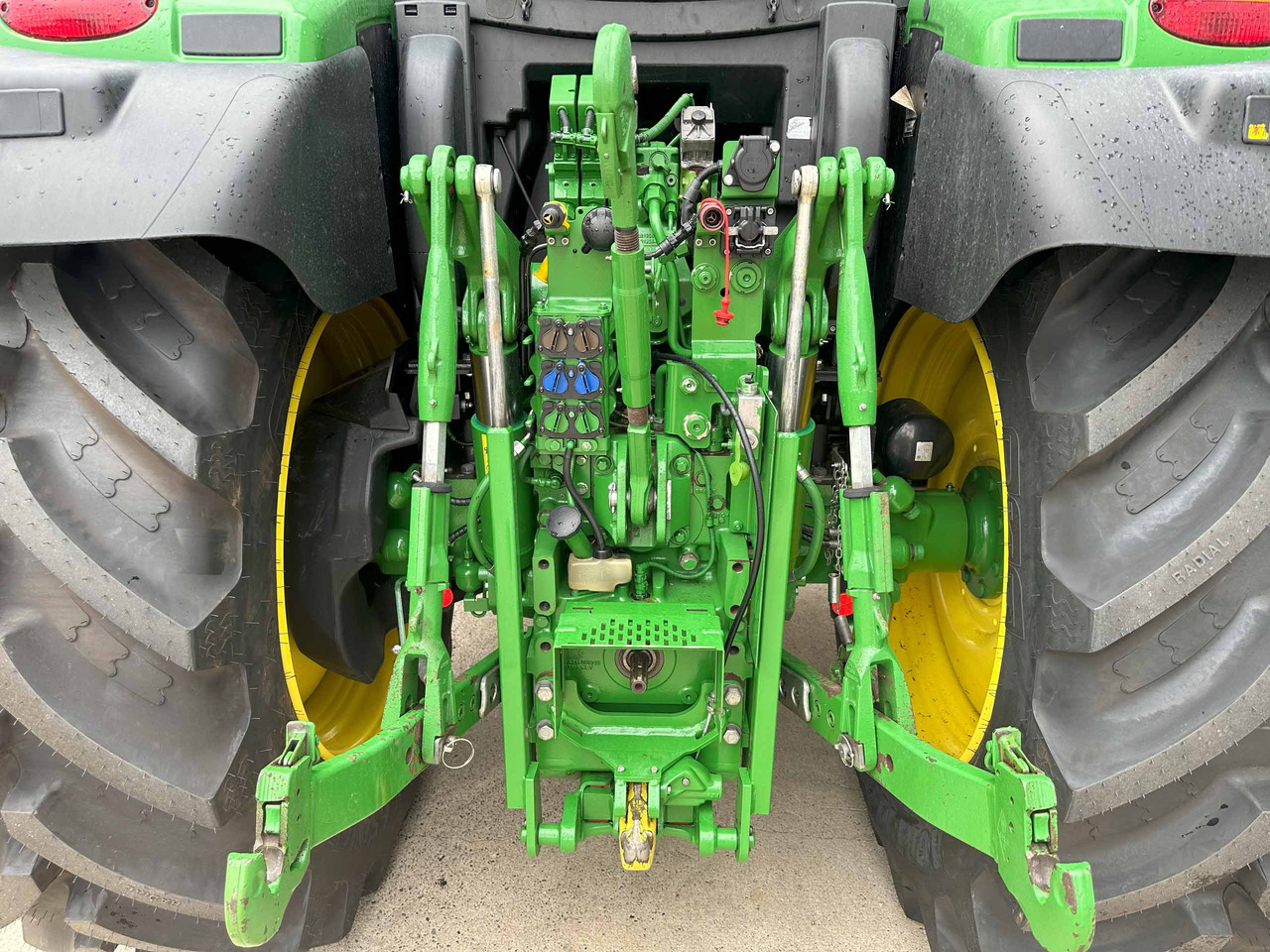 John Deere 6155R - Farm tractor: picture 4 John Deere 6155R - Farm tractor: picture 4