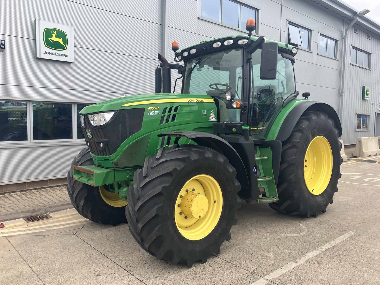 John Deere 6155R - Farm tractor: picture 1 John Deere 6155R - Farm tractor: picture 1
