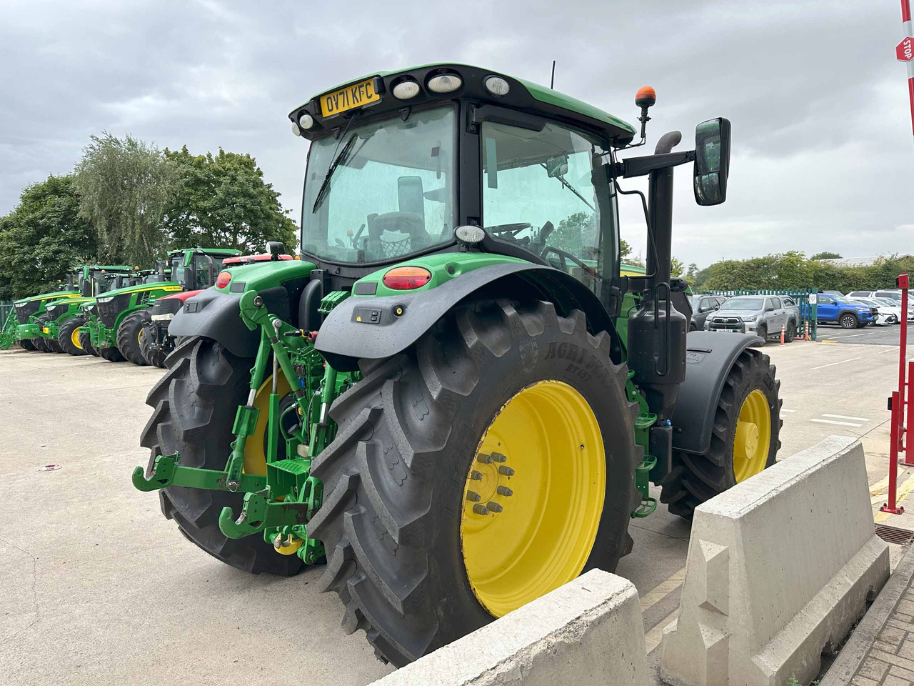 John Deere 6155R - Farm tractor: picture 5 John Deere 6155R - Farm tractor: picture 5