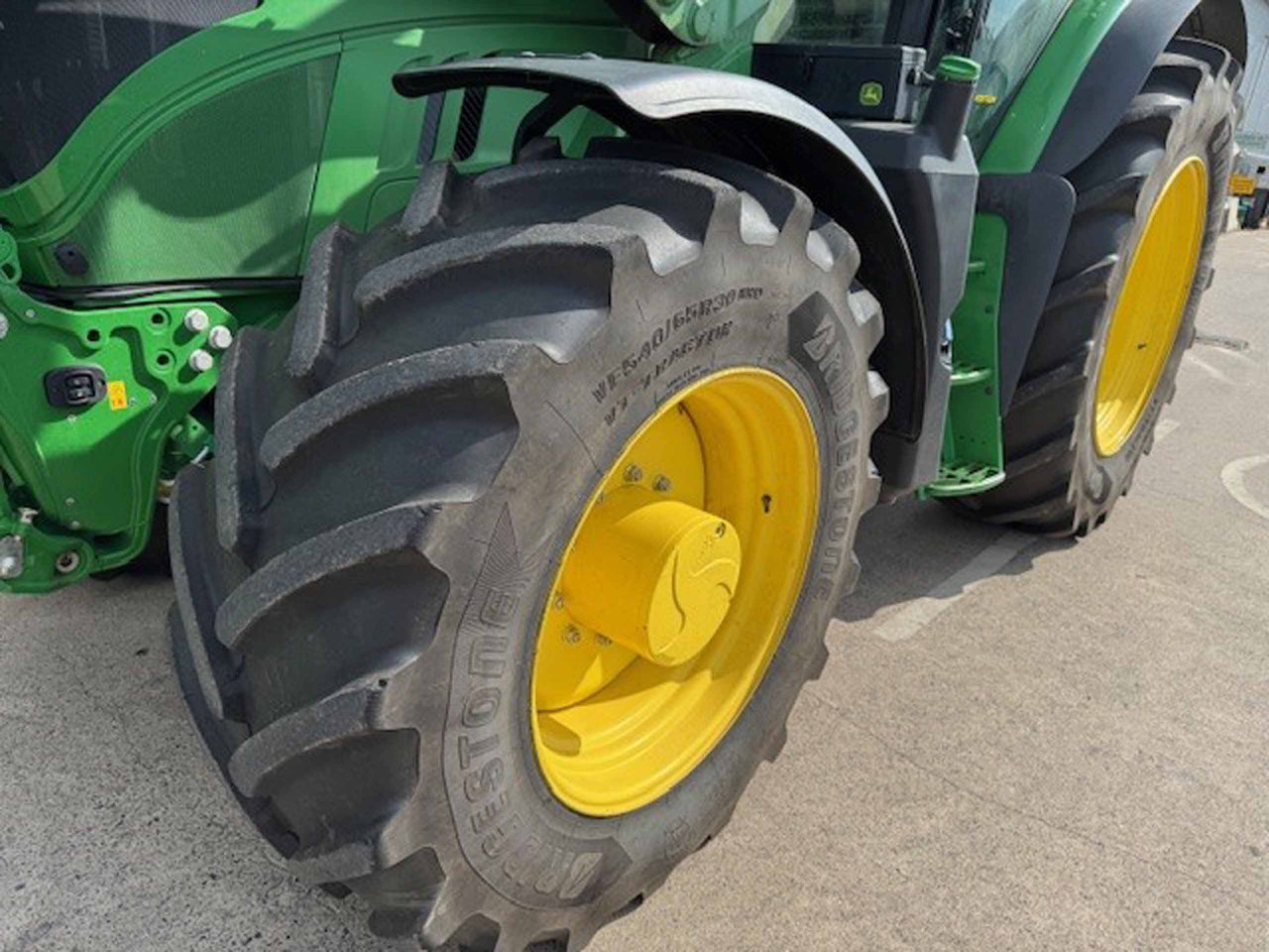 John Deere 6155R - Farm tractor: picture 2 John Deere 6155R - Farm tractor: picture 2