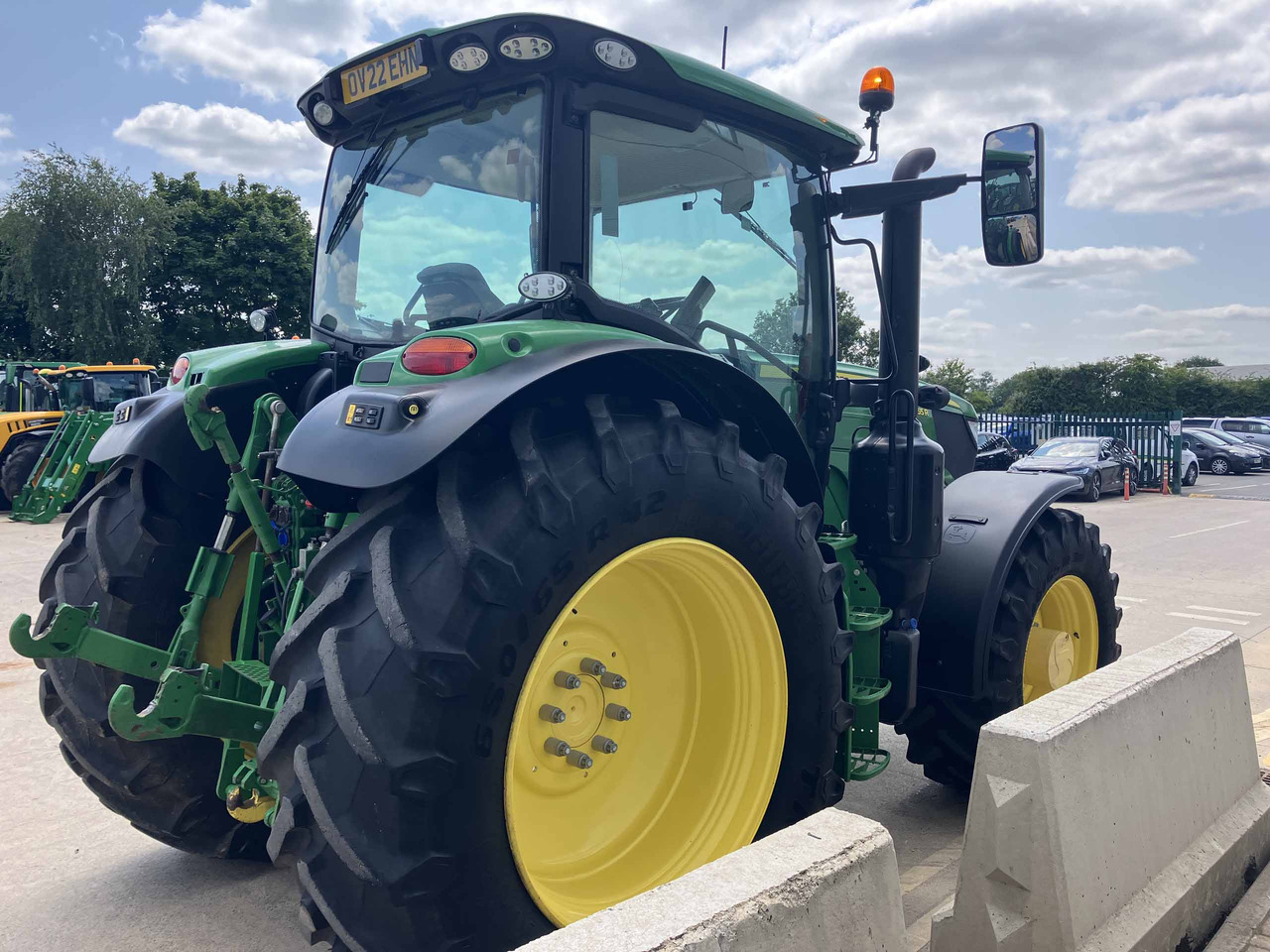 John Deere 6155R - Farm tractor: picture 5 John Deere 6155R - Farm tractor: picture 5