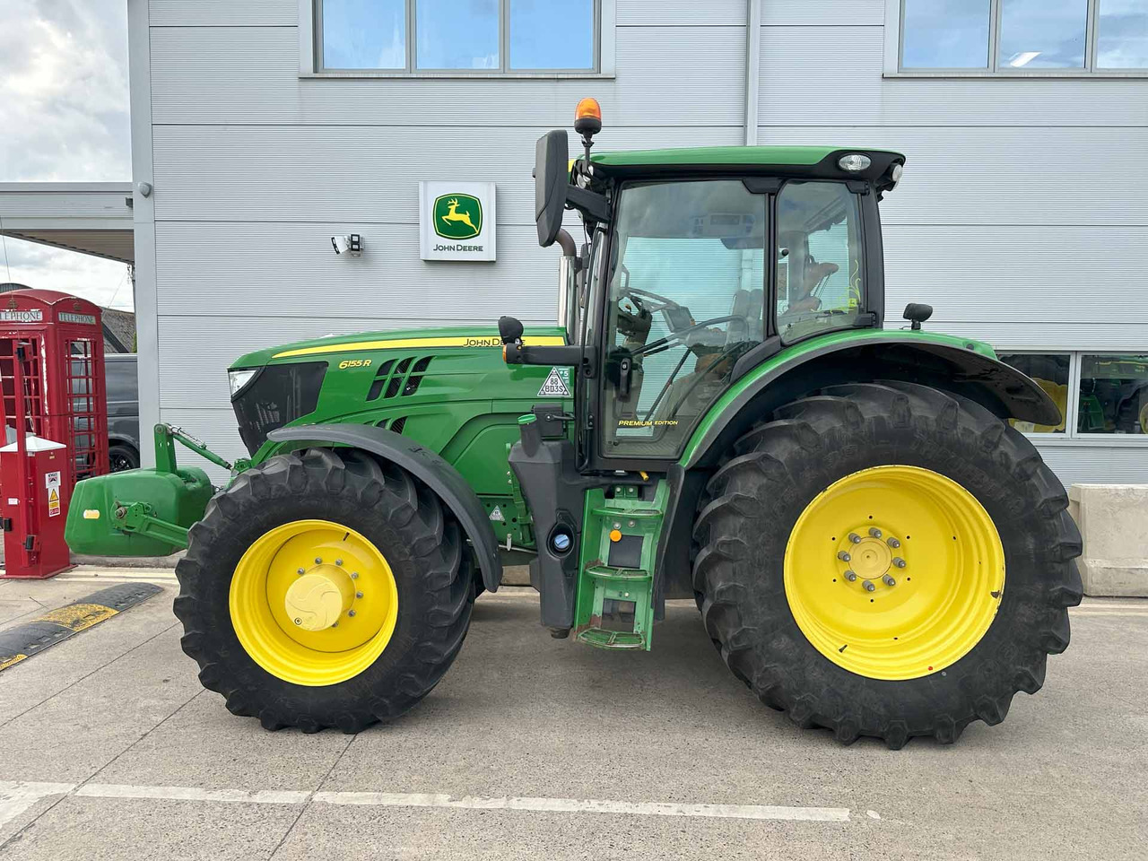 John Deere 6155R - Farm tractor: picture 2 John Deere 6155R - Farm tractor: picture 2