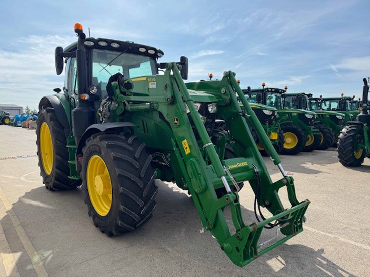 John Deere 6155R - Farm tractor: picture 5 John Deere 6155R - Farm tractor: picture 5