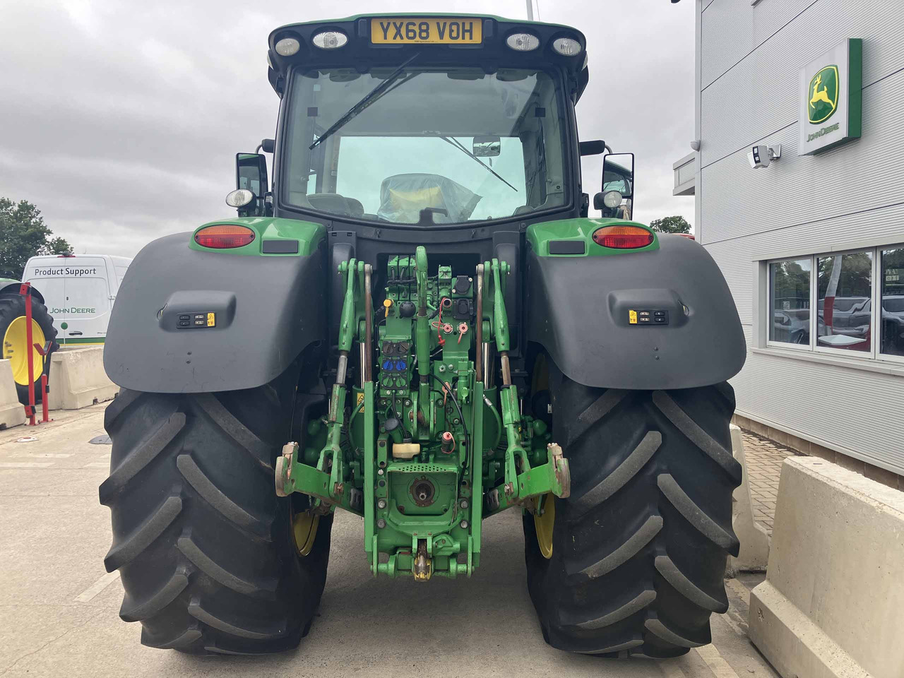 John Deere 6155R - Farm tractor: picture 4 John Deere 6155R - Farm tractor: picture 4