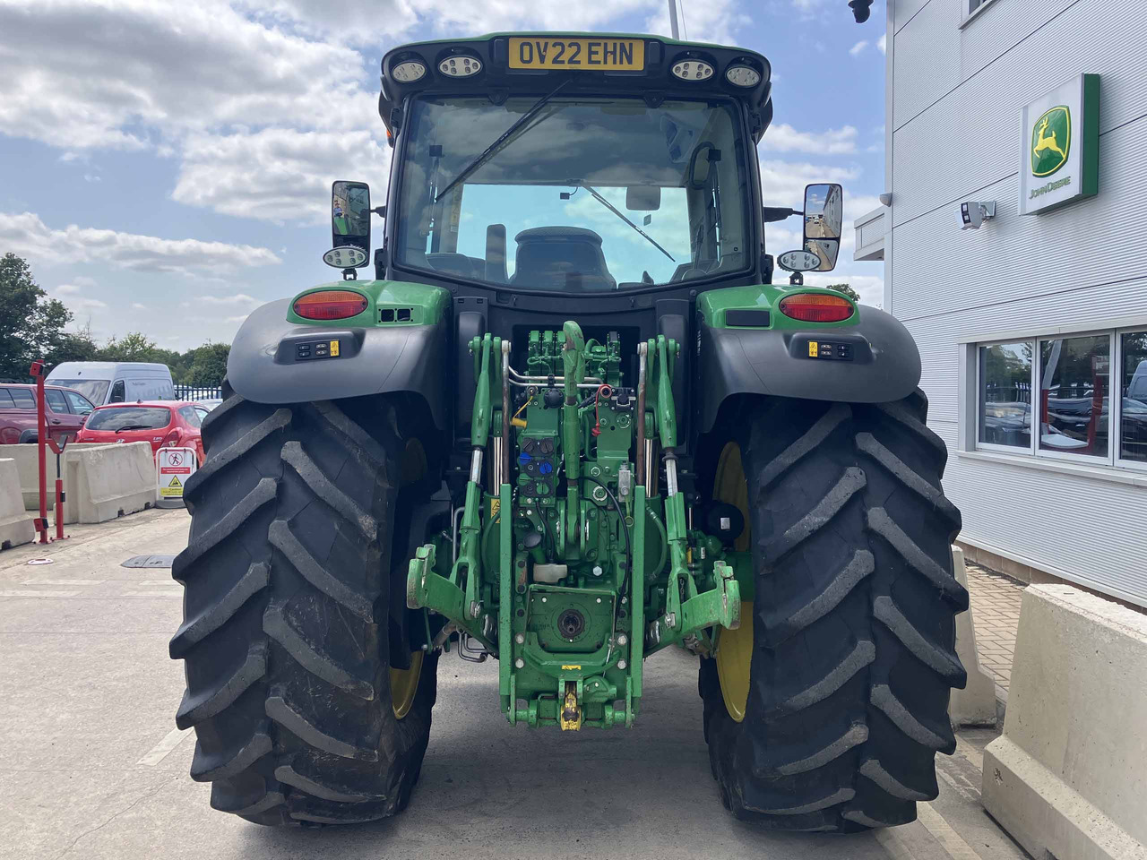 John Deere 6155R - Farm tractor: picture 4 John Deere 6155R - Farm tractor: picture 4