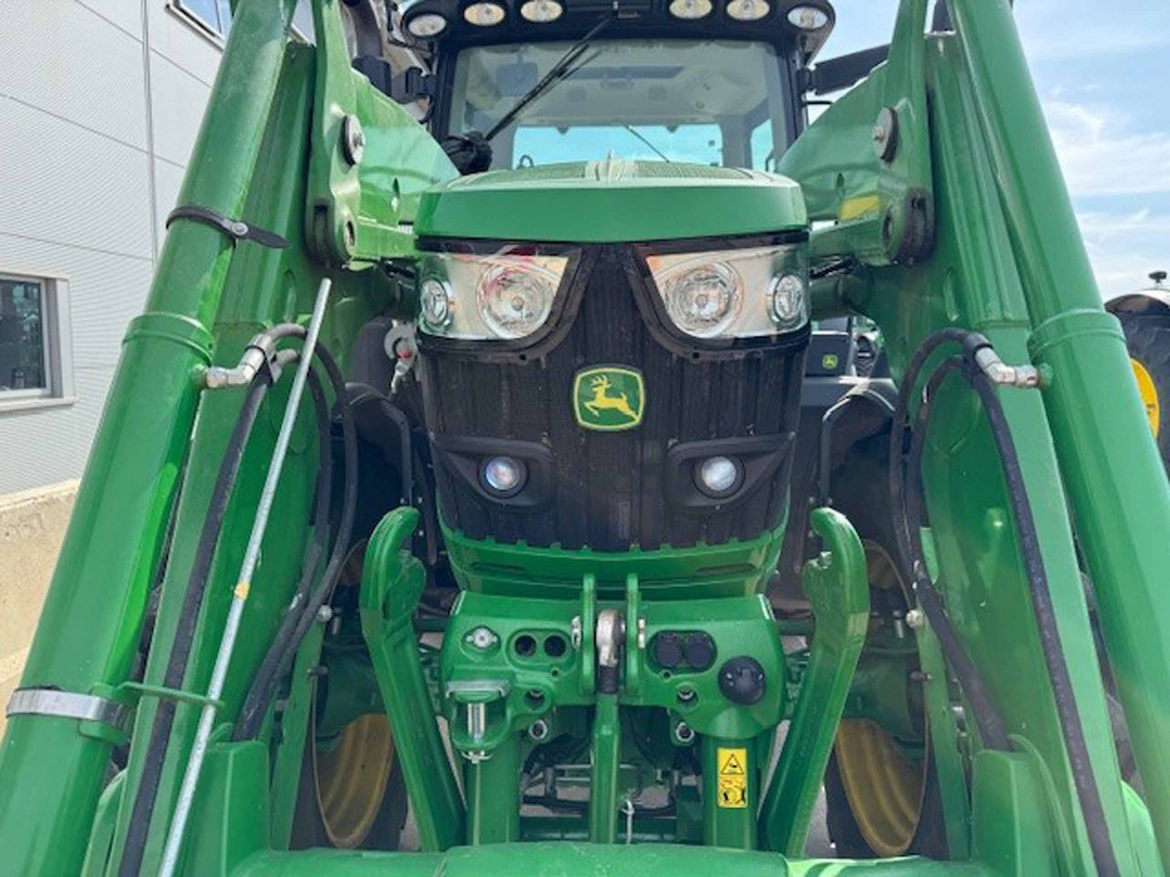 John Deere 6155R - Farm tractor: picture 4 John Deere 6155R - Farm tractor: picture 4