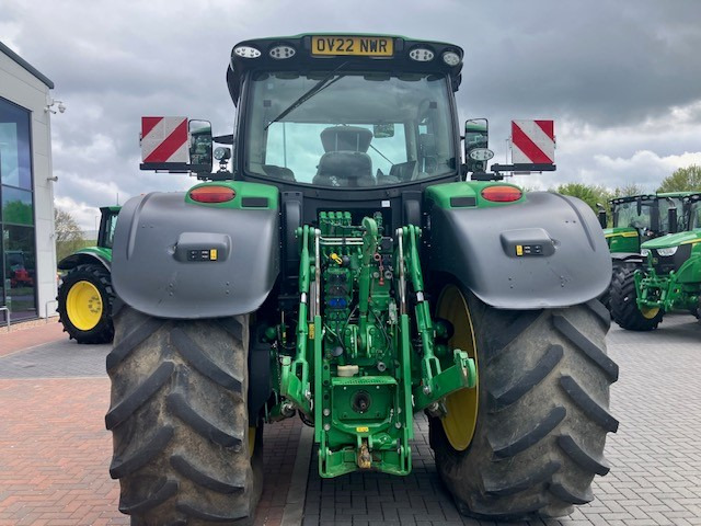 John Deere 6215R - Farm tractor: picture 5 John Deere 6215R - Farm tractor: picture 5