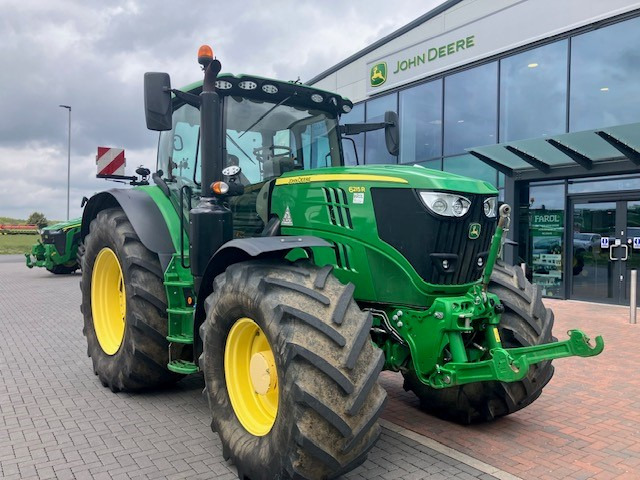 John Deere 6215R - Farm tractor: picture 2 John Deere 6215R - Farm tractor: picture 2