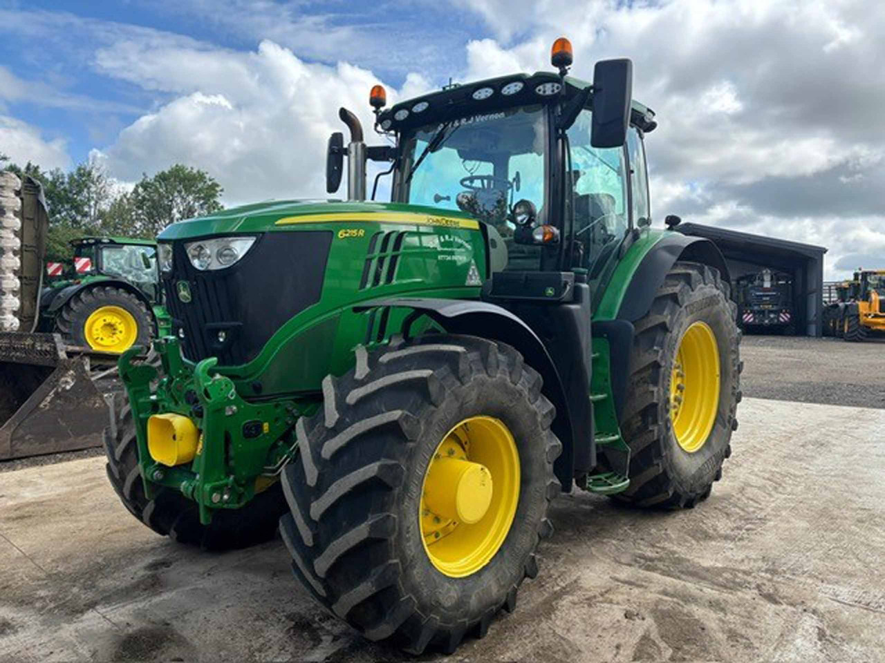 John Deere 6215R - Farm tractor: picture 1 John Deere 6215R - Farm tractor: picture 1