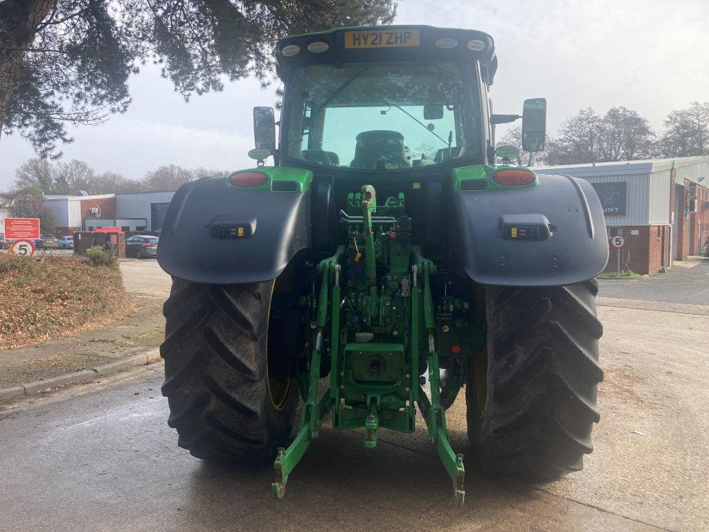 John Deere 6215R - Farm tractor: picture 4 John Deere 6215R - Farm tractor: picture 4