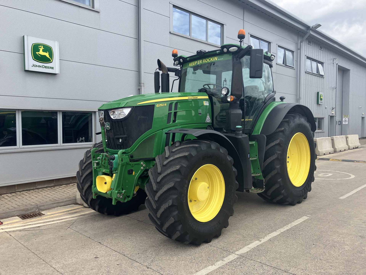 John Deere 6250R - Farm tractor: picture 1 John Deere 6250R - Farm tractor: picture 1