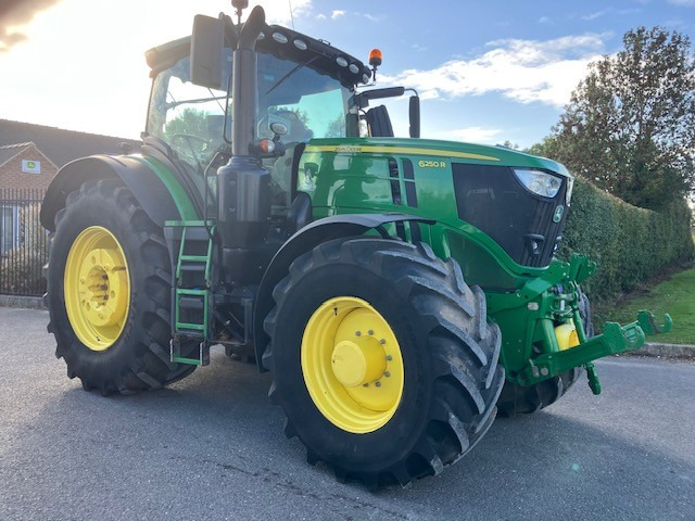 John Deere 6250R - Farm tractor: picture 1 John Deere 6250R - Farm tractor: picture 1
