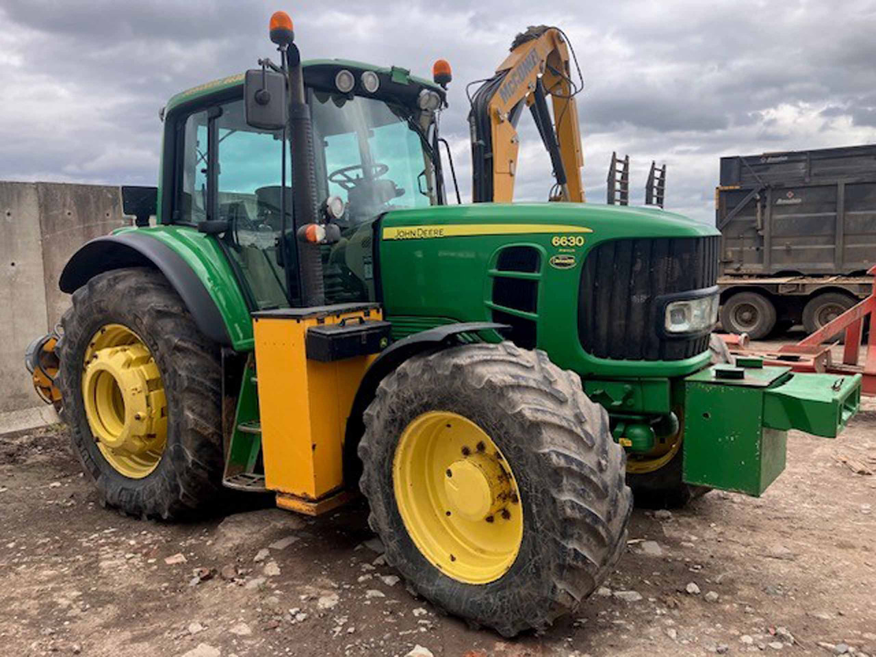 John Deere 6630 Premium + McConnel Mid mount hedgecutter - Farm tractor: picture 2 John Deere 6630 Premium + McConnel Mid mount hedgecutter - Farm tractor: picture 2