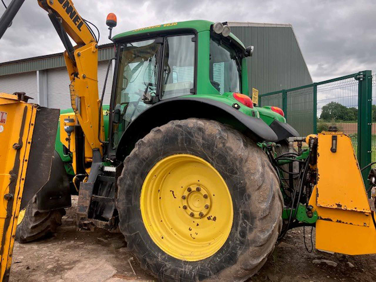 John Deere 6630 Premium + McConnel Mid mount hedgecutter - Farm tractor: picture 3 John Deere 6630 Premium + McConnel Mid mount hedgecutter - Farm tractor: picture 3