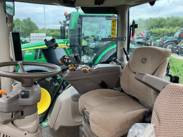 John Deere 6R 155 - Farm tractor: picture 4 John Deere 6R 155 - Farm tractor: picture 4