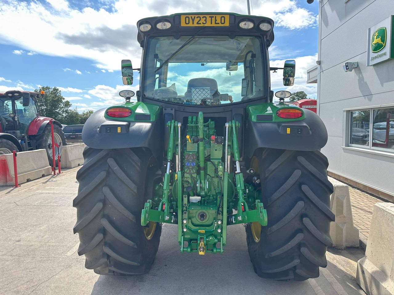John Deere 6R 155 - Farm tractor: picture 5 John Deere 6R 155 - Farm tractor: picture 5