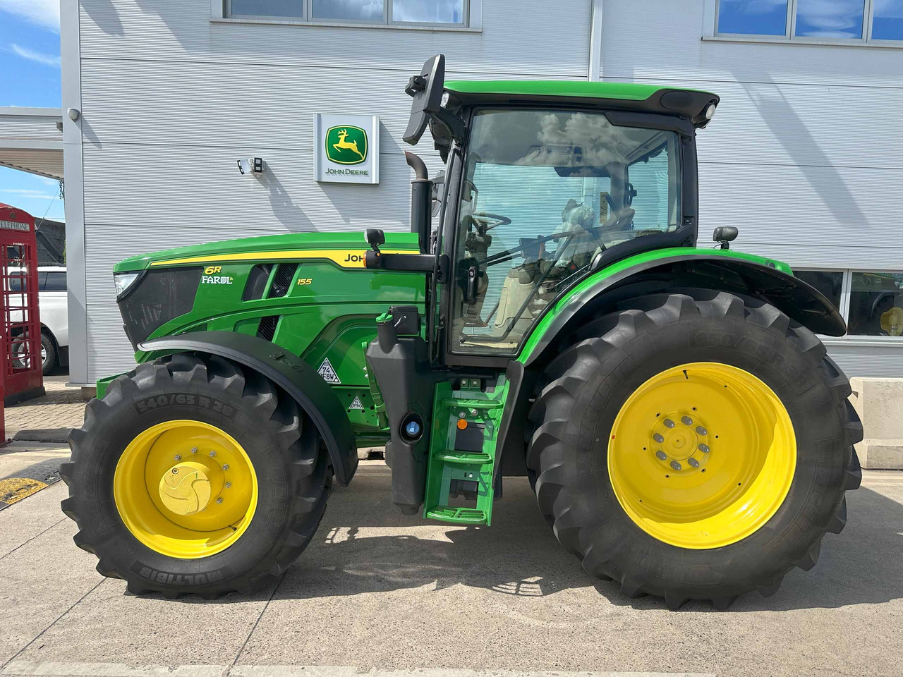 John Deere 6R 155 - Farm tractor: picture 3 John Deere 6R 155 - Farm tractor: picture 3