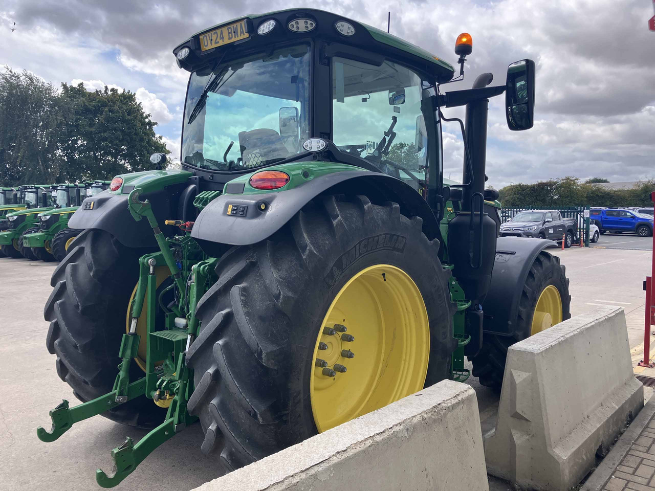 John Deere 6R 155 - Farm tractor: picture 5 John Deere 6R 155 - Farm tractor: picture 5