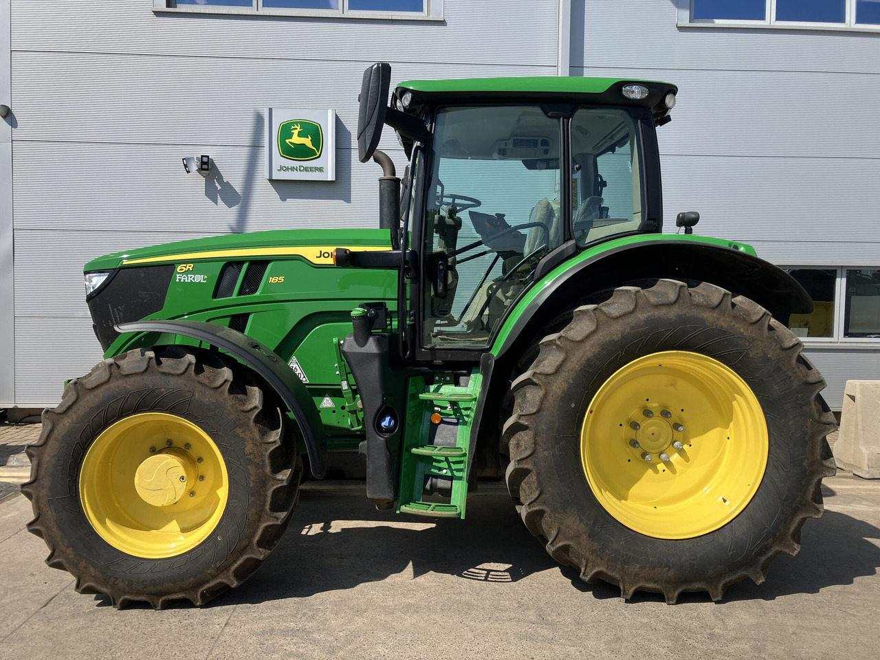 John Deere 6R 185 - Farm tractor: picture 2 John Deere 6R 185 - Farm tractor: picture 2