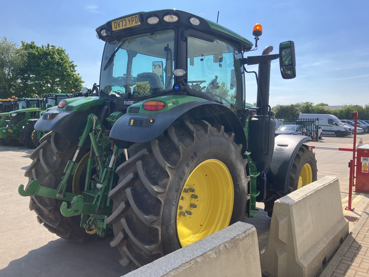 John Deere 6R 185 - Farm tractor: picture 5 John Deere 6R 185 - Farm tractor: picture 5