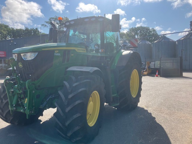 John Deere 6R 195 - Farm tractor: picture 2 John Deere 6R 195 - Farm tractor: picture 2