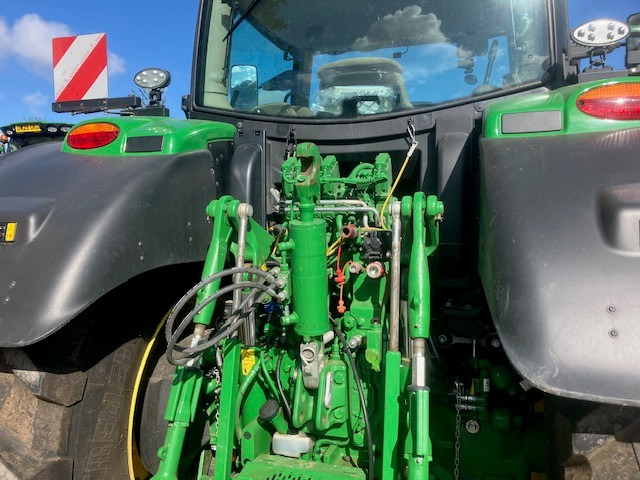 John Deere 6R 195 - Farm tractor: picture 5 John Deere 6R 195 - Farm tractor: picture 5