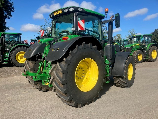 John Deere 6R 195 - Farm tractor: picture 3 John Deere 6R 195 - Farm tractor: picture 3