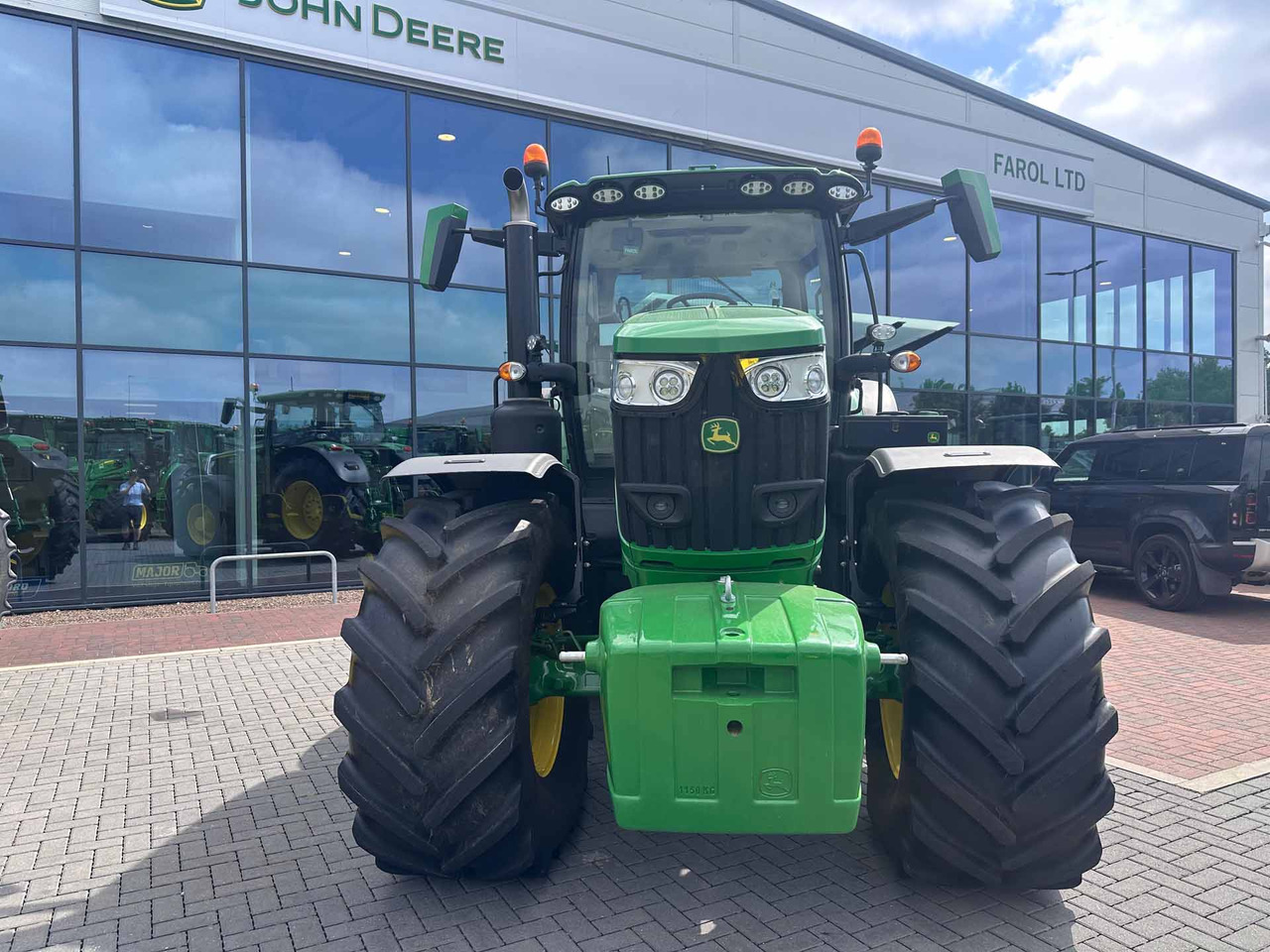 John Deere 6R 215 - Farm tractor: picture 3 John Deere 6R 215 - Farm tractor: picture 3