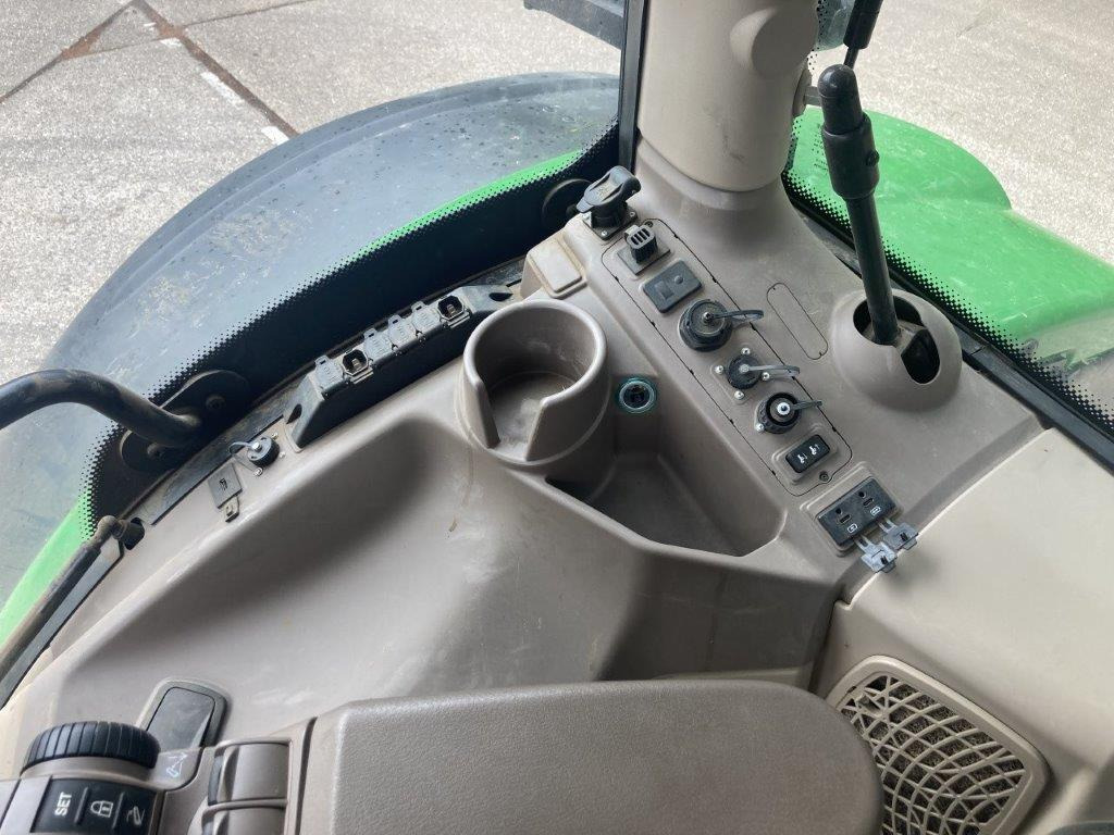 John Deere 6R 215 - Farm tractor: picture 5 John Deere 6R 215 - Farm tractor: picture 5