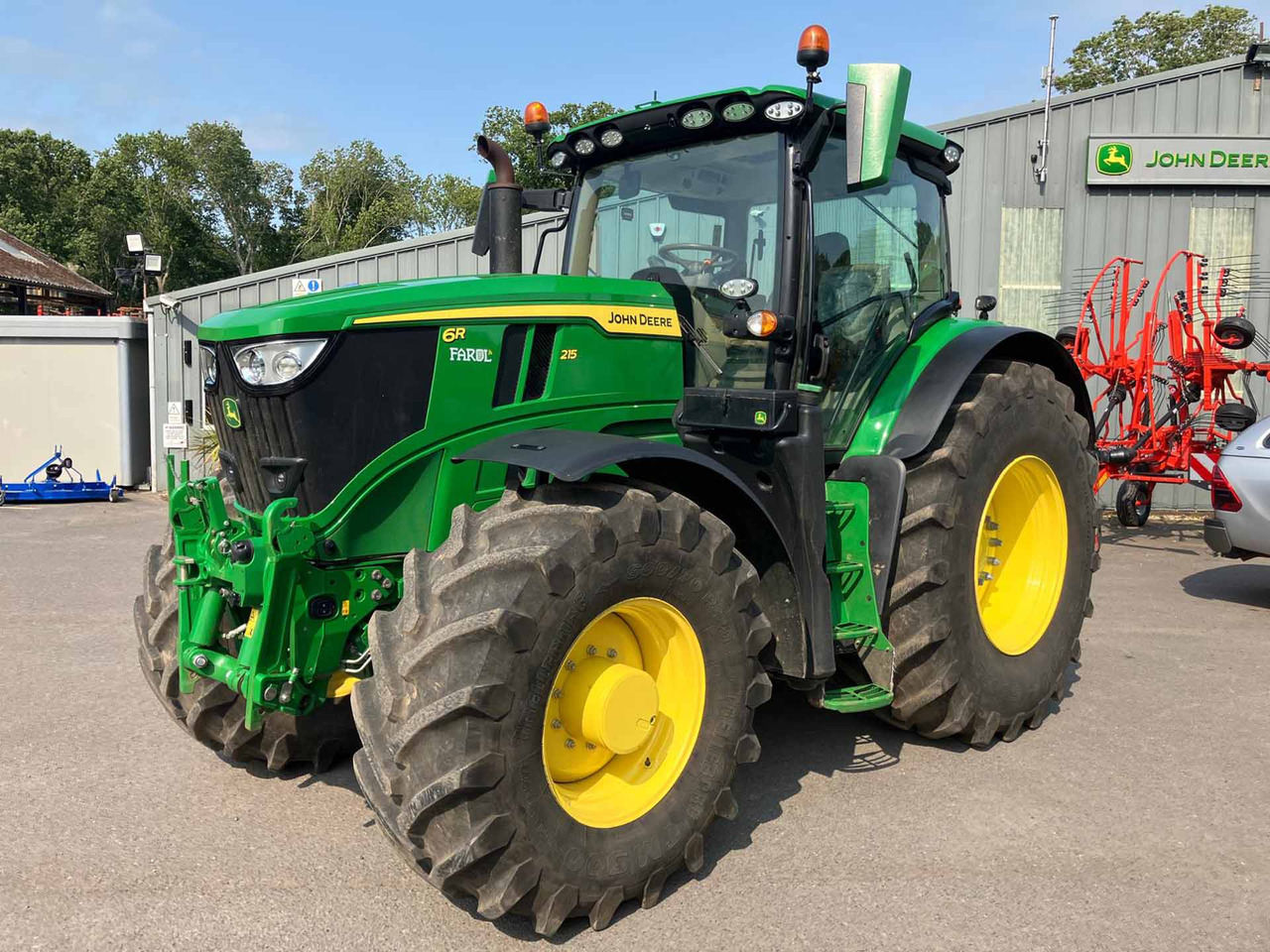 John Deere 6R 215 - Farm tractor: picture 1 John Deere 6R 215 - Farm tractor: picture 1