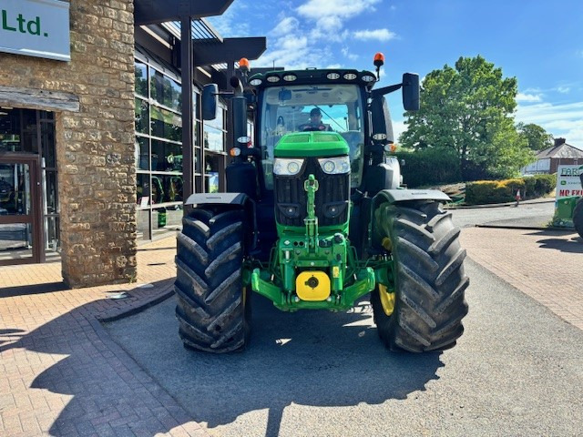 John Deere 6R 250 - Farm tractor: picture 2 John Deere 6R 250 - Farm tractor: picture 2
