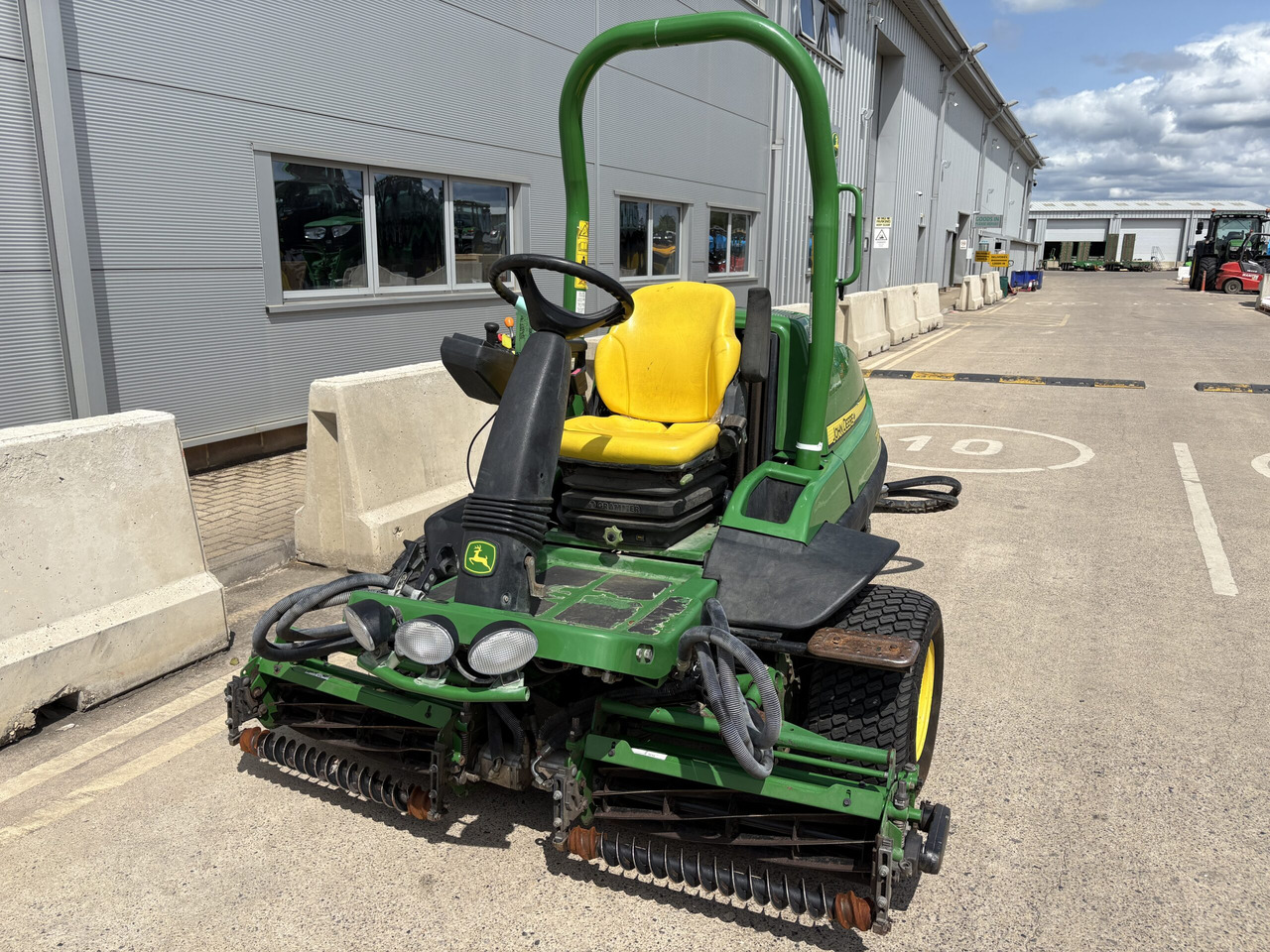 John Deere 7200A Triple Mower - Lawn mower: picture 3 John Deere 7200A Triple Mower - Lawn mower: picture 3