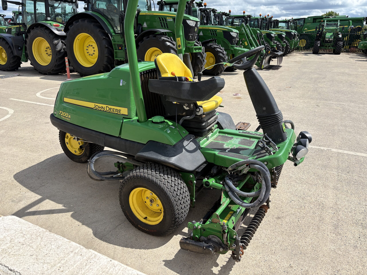 John Deere 7200A Triple Mower - Lawn mower: picture 2 John Deere 7200A Triple Mower - Lawn mower: picture 2