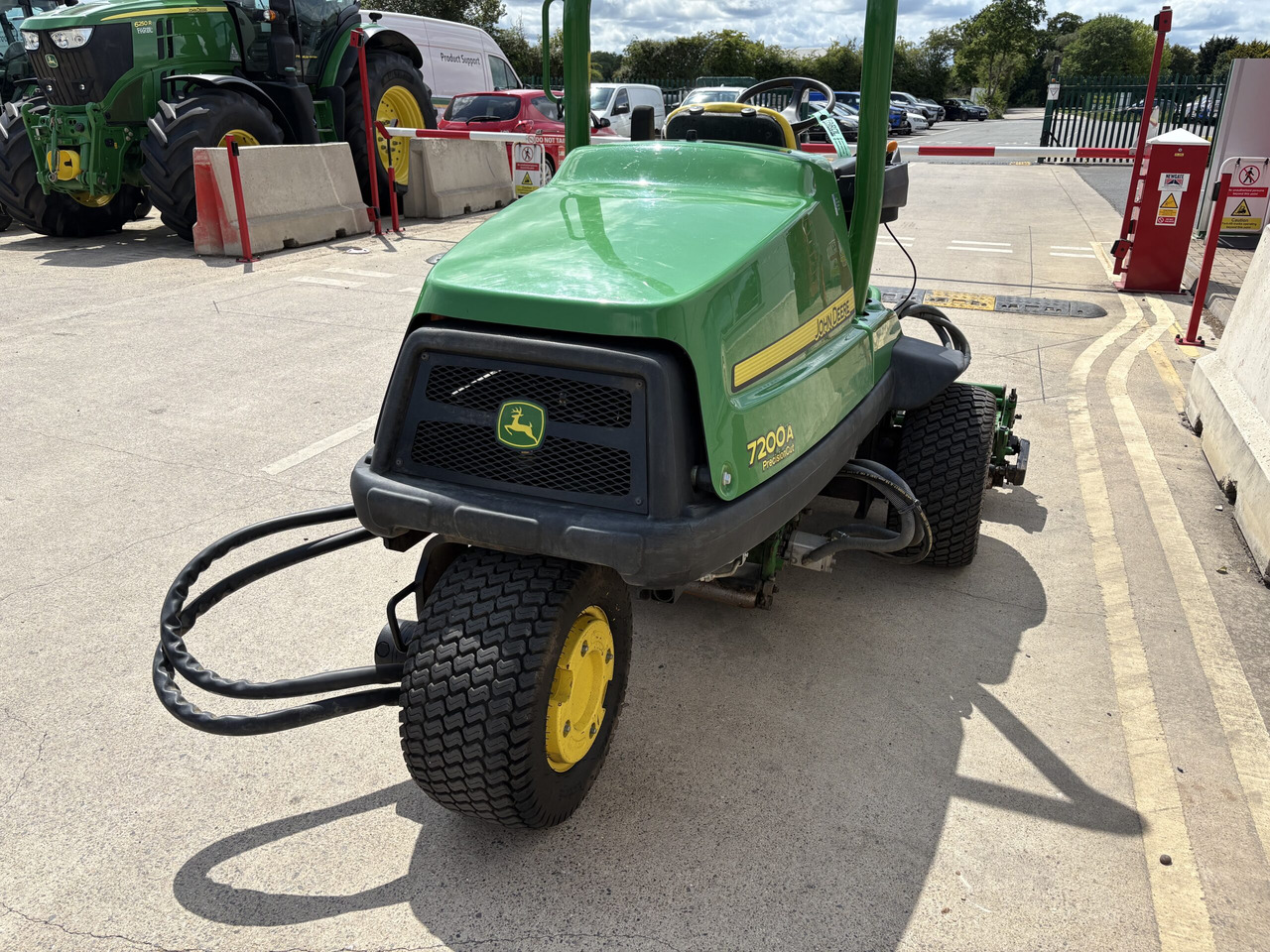 John Deere 7200A Triple Mower - Lawn mower: picture 4 John Deere 7200A Triple Mower - Lawn mower: picture 4
